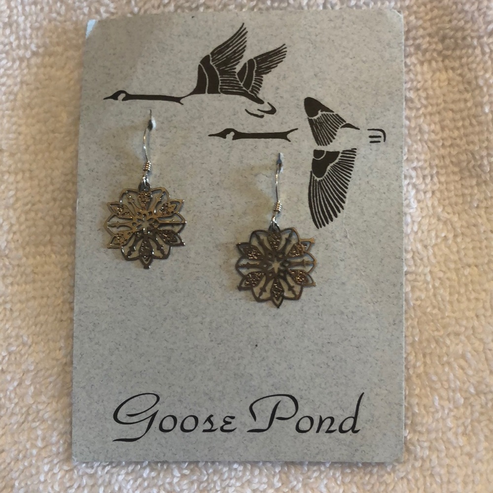 NWT Goose Pond Snowflake Earrings